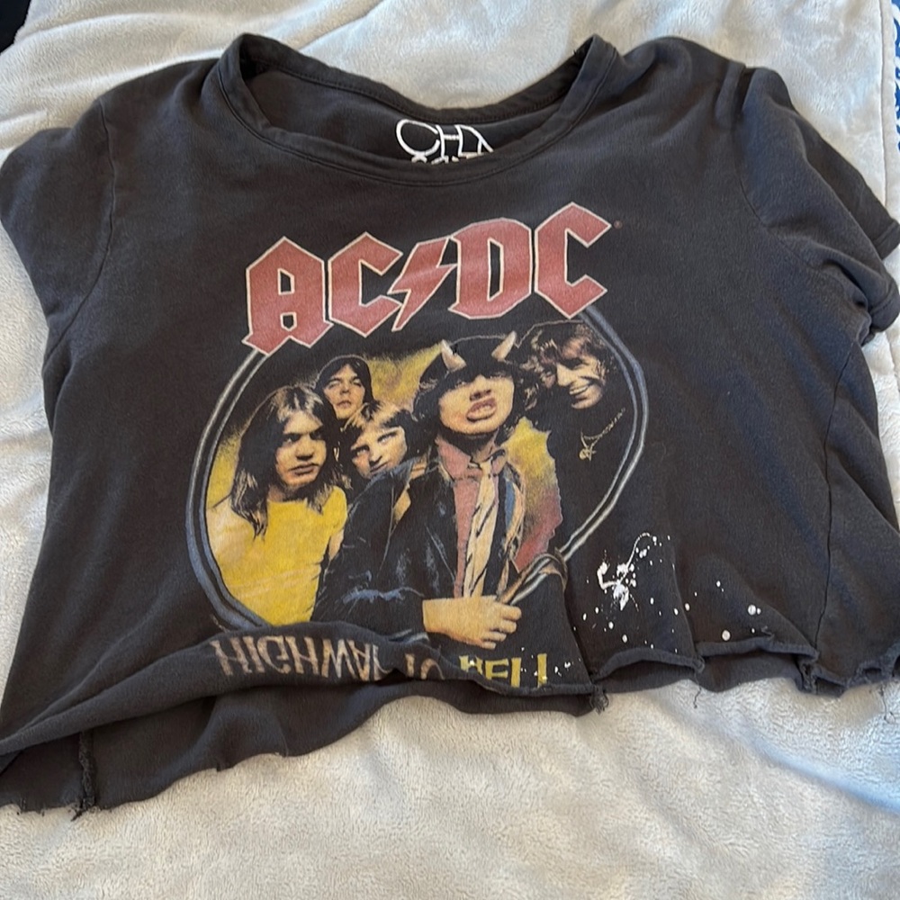 rough hemmed chaser top